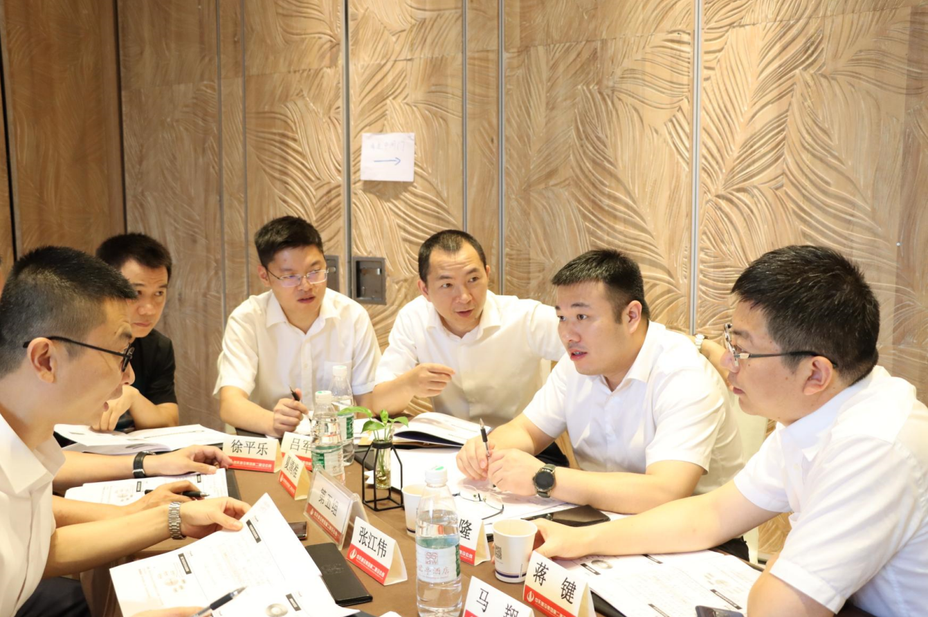2021年6月25日-26日，BJL平台二建组织开展了2021年中高层主管执行力培训。本次培训特邀清华、北大、上海交大总裁班讲师，中国企业家协会特聘高级讲师许晋老师进行授课。